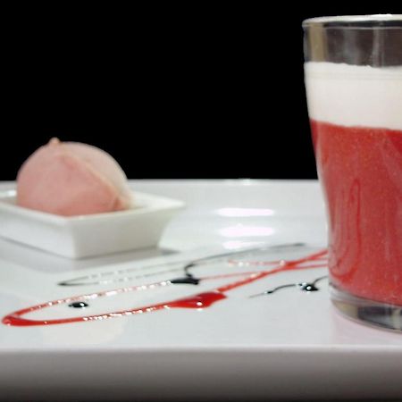 Hotel Restaurant Tivoli - Basel Airport 위냉그 외부 사진
