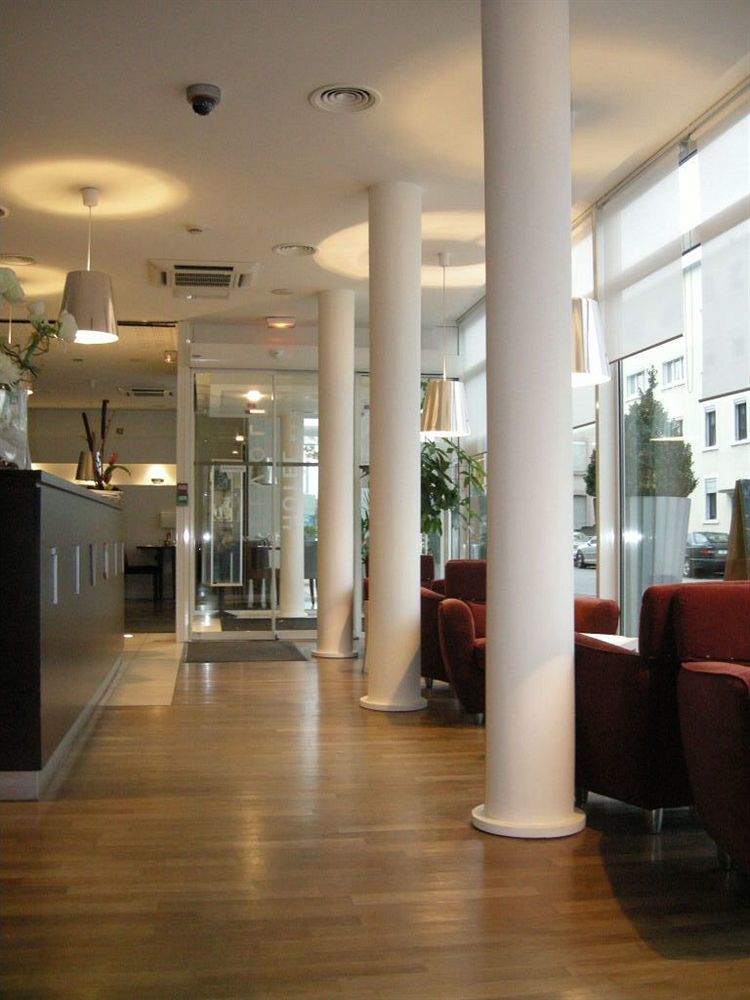 Hotel Restaurant Tivoli - Basel Airport 위냉그 외부 사진