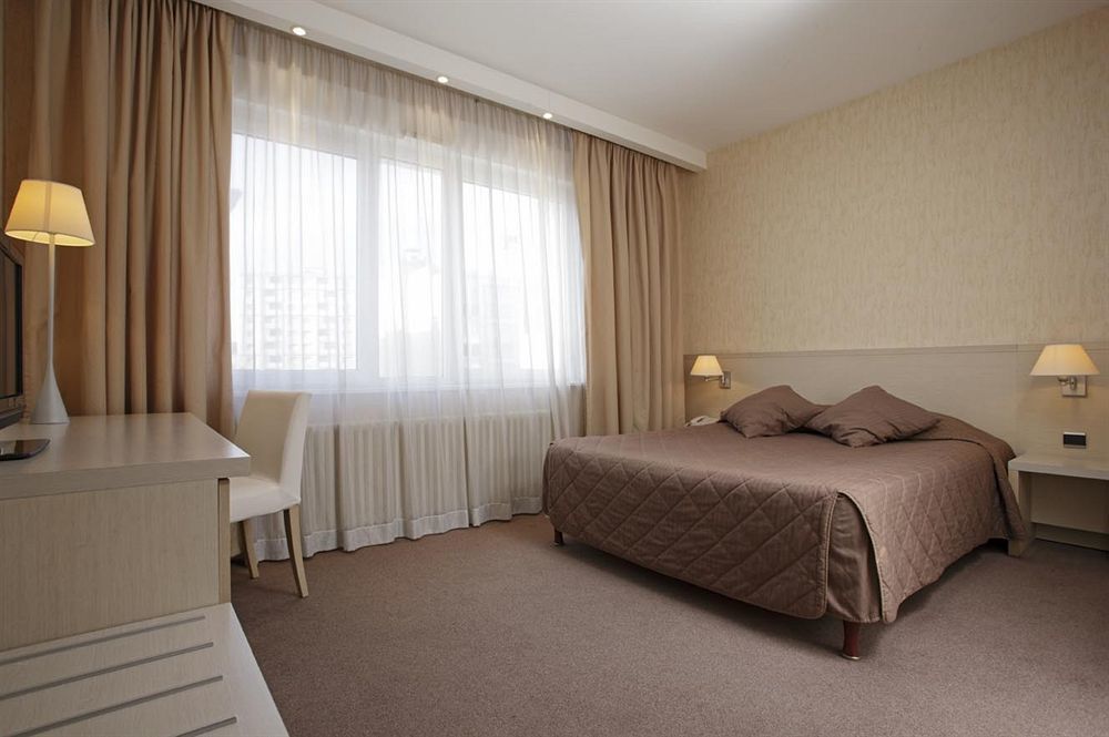Hotel Restaurant Tivoli - Basel Airport 위냉그 외부 사진