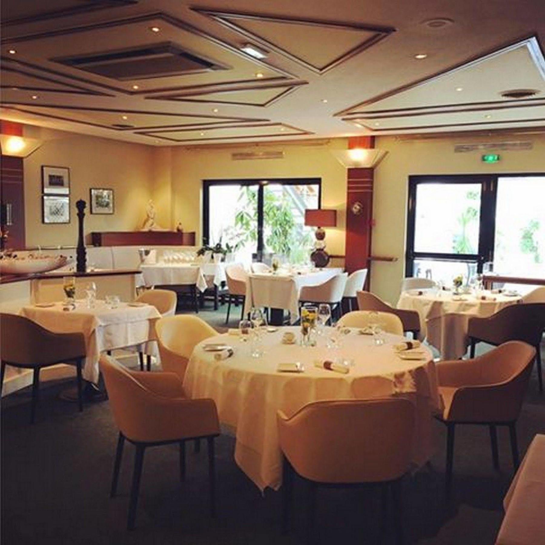 Hotel Restaurant Tivoli - Basel Airport 위냉그 외부 사진